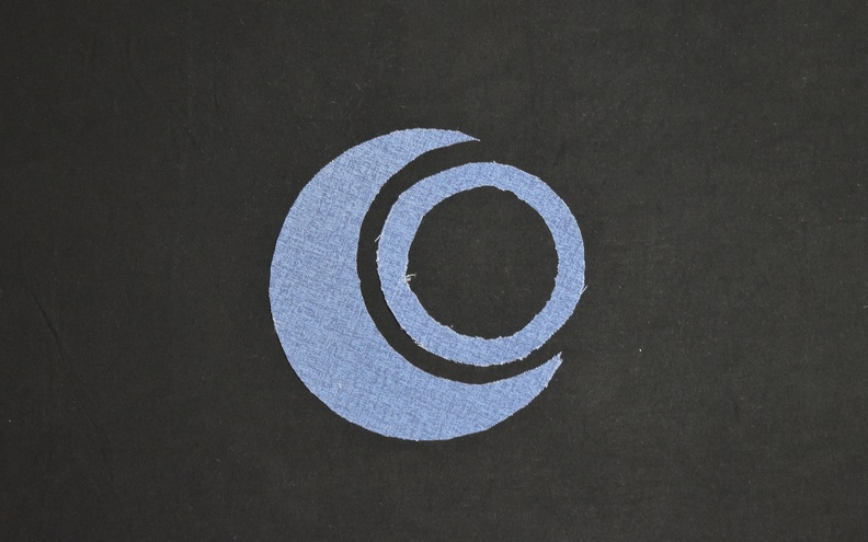 omlx-fabric-center-dark